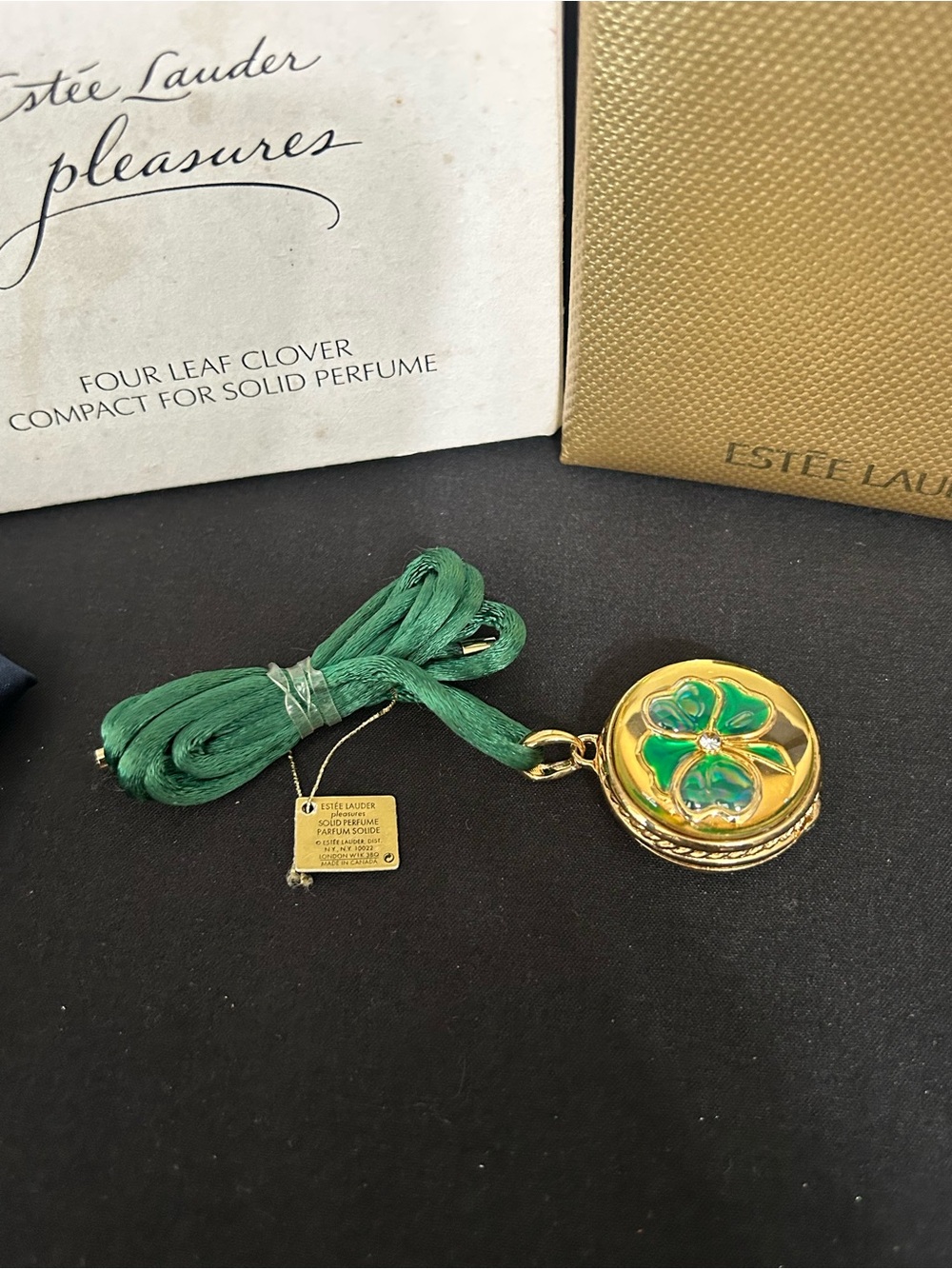 Estée Lauder 2004 Four Leaf Clover Pleasures Solid Perfume Compact w Box Tag